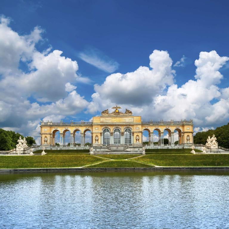 Hotel NH Wien City - 4 Star